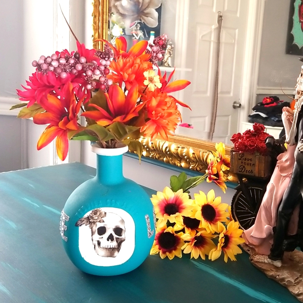 Homemade skull vase☠🌼🌺🌸☠